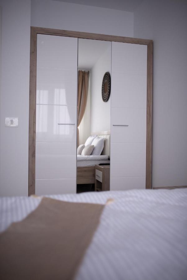 Apartament Denissia Oradea Exterior foto
